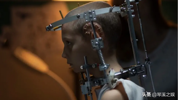 從幕後角度解讀《鈦》，體會演員、化妝師、導演等人的不易