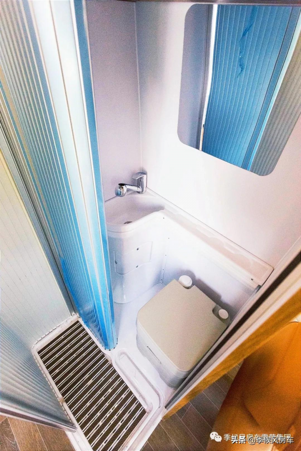 大通V90B型 | 商務輕奢 VS 電動吊床，就拼硬實力