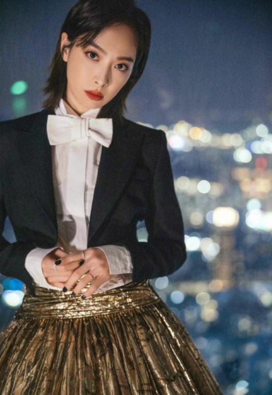 芭莎夜內場看點十足,楊冪跟三位帥哥同框,宋茜大合影站最邊上? 芭莎夜內場看點十足,楊冪跟三位帥哥同框,宋茜大合影站最邊上?