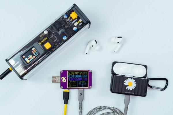 無法拒絕的賽博朋克工業美學：閃極100W超級移動電源 體驗分享