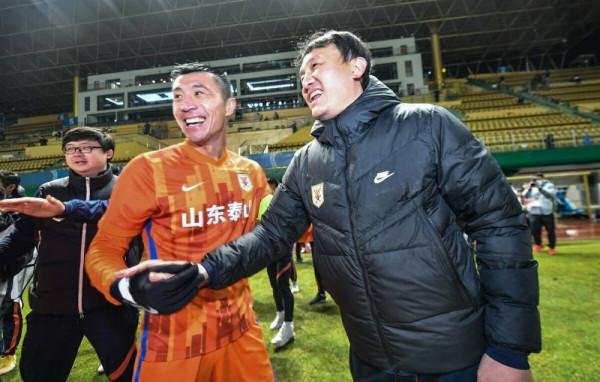 早上6點!資深媒體人做出爭議表態:中國足球成笑話,球迷吐槽聲一片