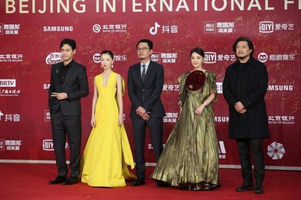 第11屆北影節開幕紅毯星光熠熠！鞏俐佟麗婭baby大秀好身材