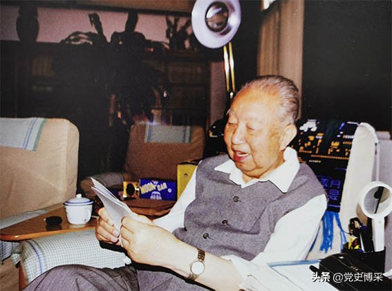 難忘由遠而近的華國鋒