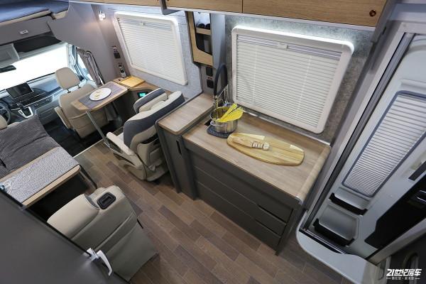 這才是年輕人造的房車！那麼多腦洞大開的設計，眾銳工設銳仕C1