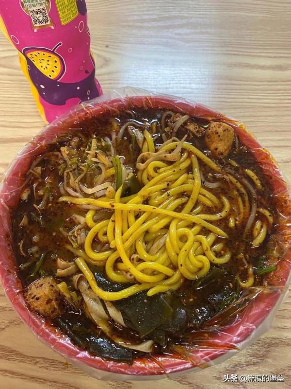 中國各地“特色小吃”，螺螄粉申請出戰，東北麻辣燙表示不服