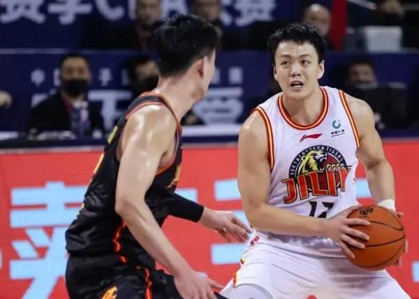 精彩！CBA一天兩爆冷，多一些冷門，競爭才會更激烈