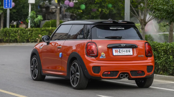 二手準新MINI賽車手,小姐姐的時尚單品,男人的操控利器 二手準新MINI賽車手,小姐姐的時尚單品,男人的操控利器