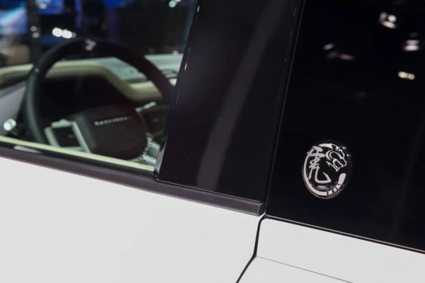 限量、不加價！每款都為新年準備，隨便開一臺出門都是焦點