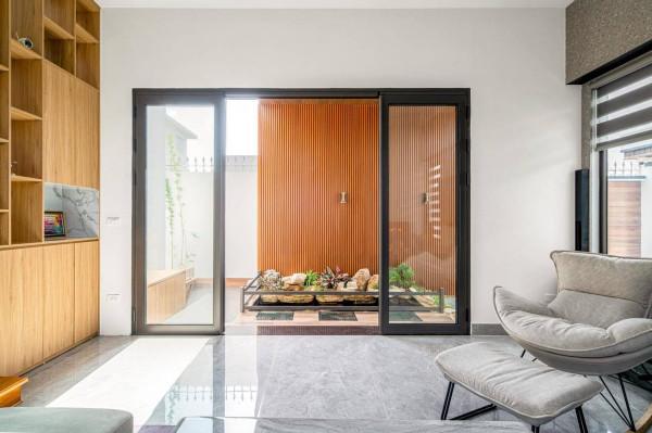 發現一棟302㎡別墅，那叫一個享受，入戶就有造景庭院，是真氣派