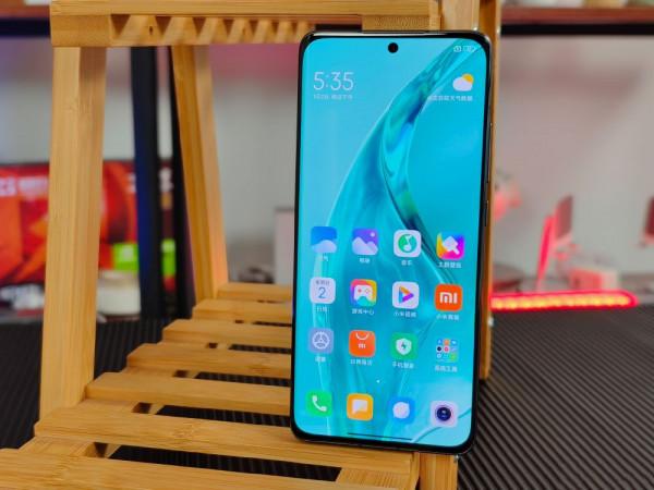 從這三款明星手機的配置看，你認為春節後降價多少合理呢