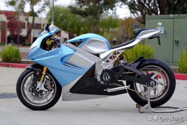 402公里/小時，電摩“閃電”，創造速度記錄