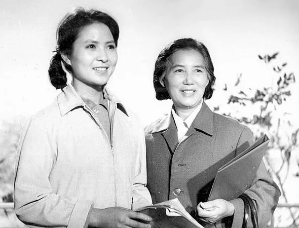 《上海一家人》李羚：在車庫中結婚，與大13歲初戀恩愛38年