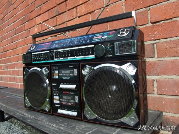 80年代無線電盒式錄音機行動式音響 80年代無線電盒式錄音機行動式音響