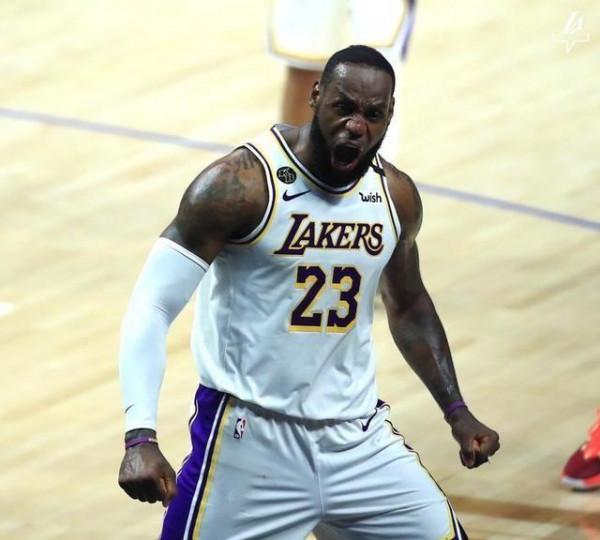 名嘴直言詹皇已超喬丹魔術師,卻被當場怒懟:他是最虛偽的GOAT 名嘴直言詹皇已超喬丹魔術師,卻被當場怒懟:他是最虛偽的GOAT