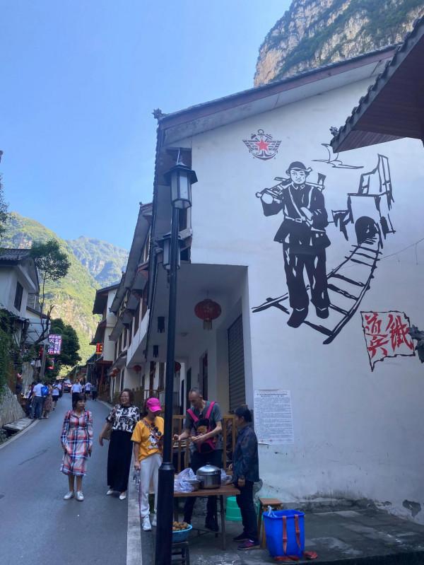 大渡河畔懸崖村,遠嫁的姑娘,到死也沒能下山回孃家(川滇藏4) 大渡河畔懸崖村,遠嫁的姑娘,到死也沒能下山回孃家(川滇藏4)