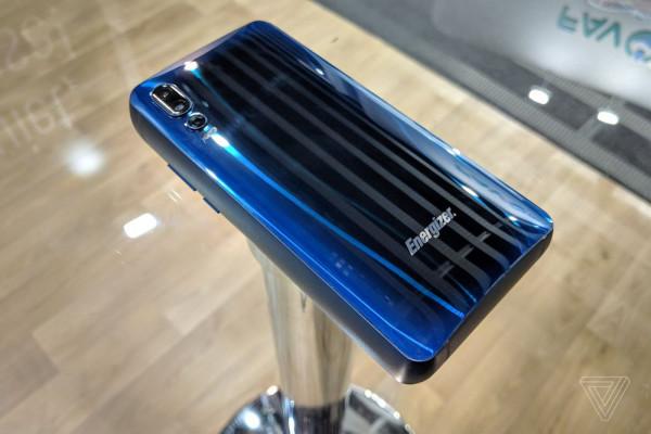 板磚一樣的手機，18000毫安的電池，你敢要嗎？