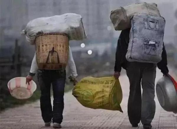 孤兒吃百家飯長大,28年後,他為每戶蓋一棟別墅,以謝養育之恩 孤兒吃百家飯長大,28年後,他為每戶蓋一棟別墅,以謝養育之恩