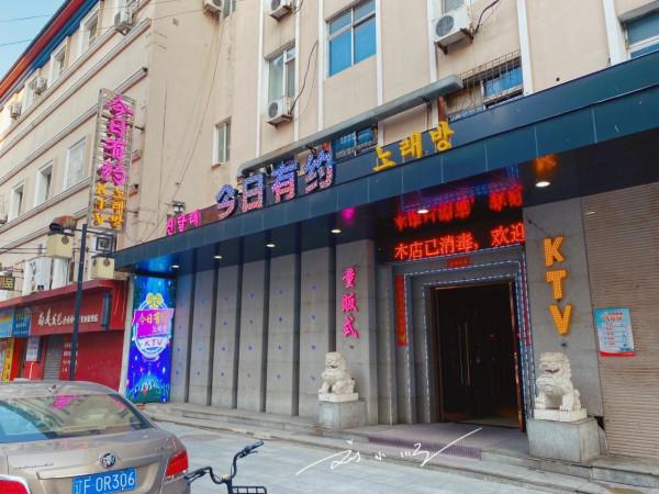 遼寧丹東有一條“高麗街”，距離火車站很近，遊客感覺像到了韓國