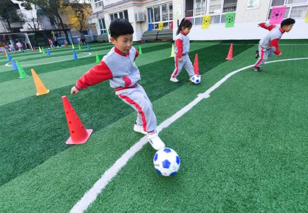浙江長興：小朋友們的“足球特色周”