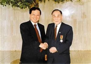 他是富二代資本家,死後卻享國葬待遇,為何? 他是富二代資本家,死後卻享國葬待遇,為何?