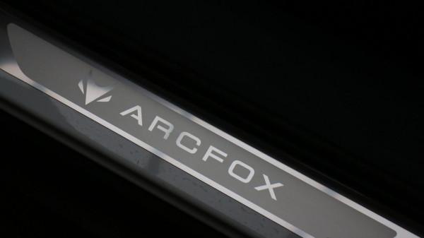 體驗 | 阿爾法S，極狐品牌下的麥格納硬核