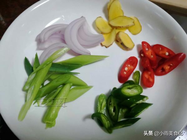 它叫粉腸,很多人以為是腸子,其實它不是,脆嫩爽口廣東人愛吃它 它叫粉腸,很多人以為是腸子,其實它不是,脆嫩爽口廣東人愛吃它