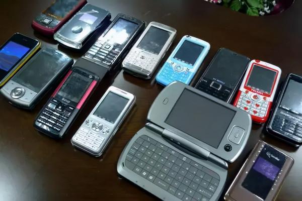 看完這些奇葩山寨機，實在佩服國人的腦洞，網友：還有這種操作？