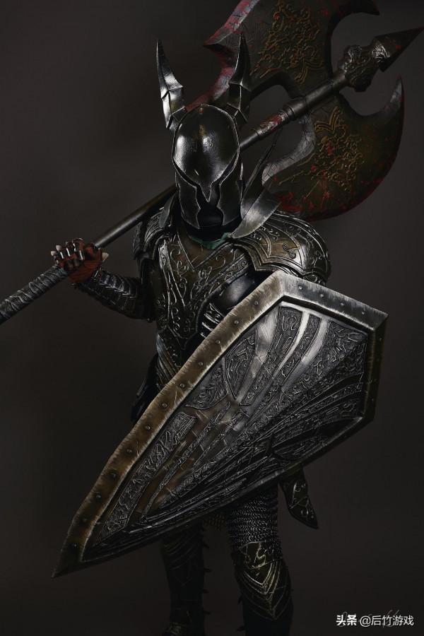 玩家花九個月時間製成了《黑暗之魂》黑騎士的盔甲,細節很還原 玩家花九個月時間製成了《黑暗之魂》黑騎士的盔甲,細節很還原