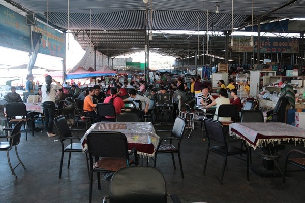 天堂和地獄的小勐拉，眾多夢想家折翼的地方，可是卻不值得可憐