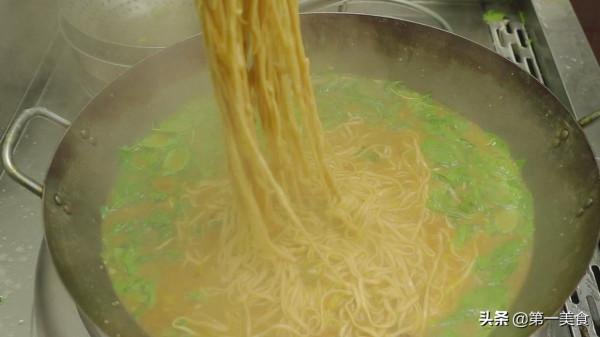 河南人有多愛吃麵條？黏糊糊的蘿蔔絲湯麵條，天冷懟一碗渾身暖和