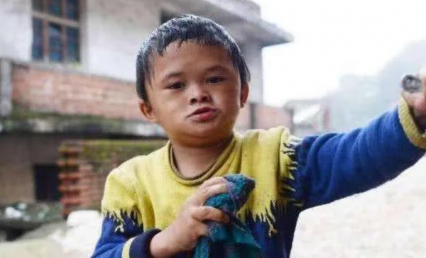 從商演不斷到無人問津，被丟回農村的小馬雲，他的悲劇該由誰買單