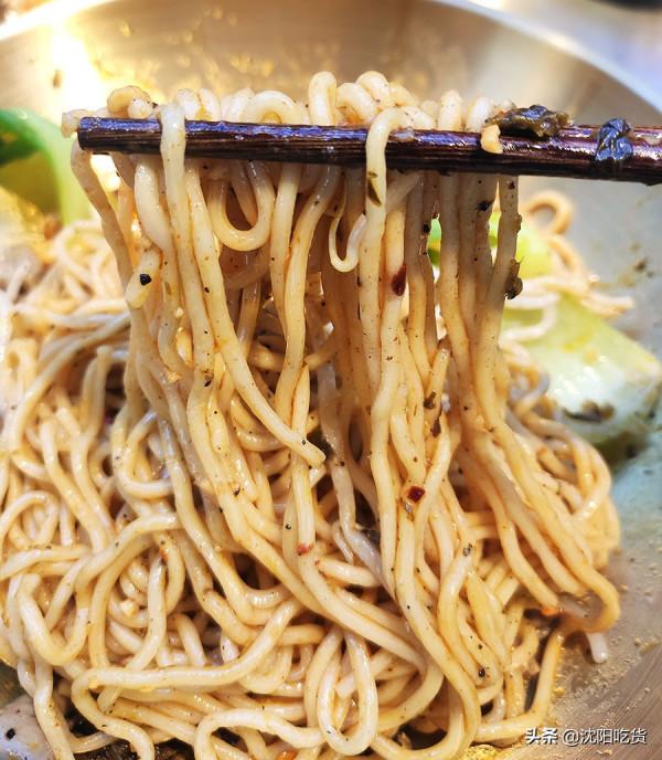 這肥腸處理得真到位，不臭還賊香，拌麵好好吃呀