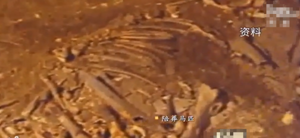 墓主人屍骨無存，意外發現首件金縷玉衣，這究竟是誰的墓？