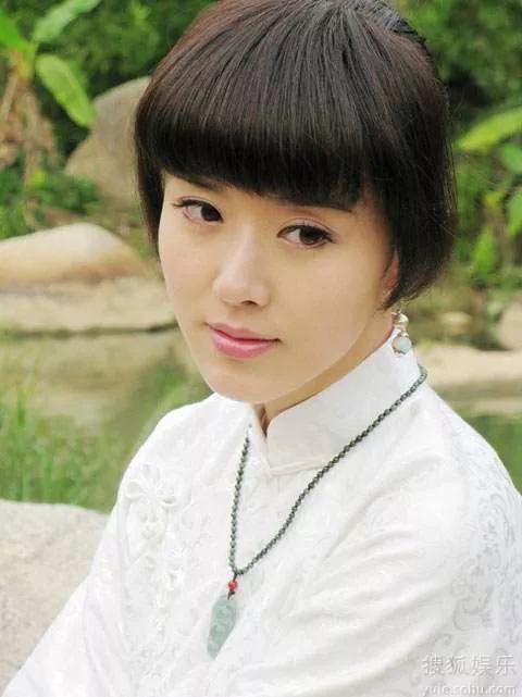 優雅時尚女星顏丹晨美圖