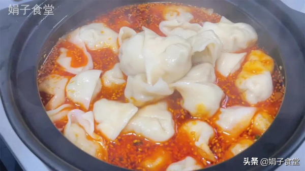 豬肉餃子好吃有竅門,調餡多加這一步,比餃子館的好吃,又鮮又香 豬肉餃子好吃有竅門,調餡多加這一步,比餃子館的好吃,又鮮又香