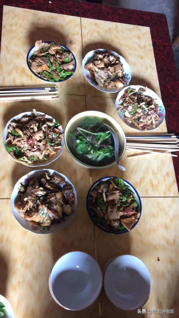 農村開始殺年豬,正宗地道的農村殺豬飯,饞到遠方打工的同志沒? 農村開始殺年豬,正宗地道的農村殺豬飯,饞到遠方打工的同志沒?