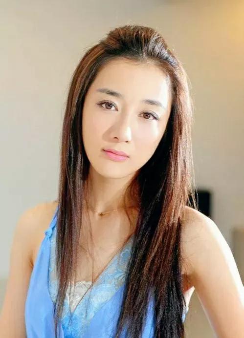 李依曉：甜美高畫質美照