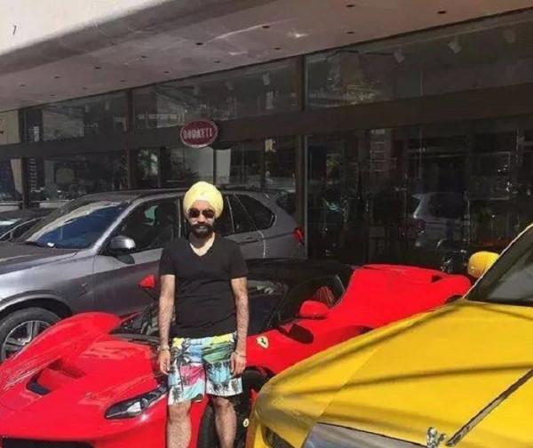 印度富豪跟人打賭：1條頭巾配1輛勞斯萊斯，7天不重複，結果如何