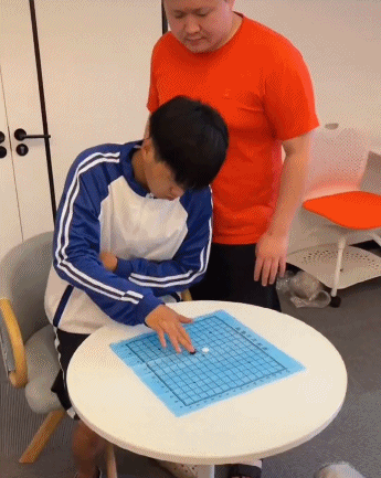 下五子棋禁止使用魔法!沒想到五子棋也被整活,一次能下290個? 下五子棋禁止使用魔法!沒想到五子棋也被整活,一次能下290個?