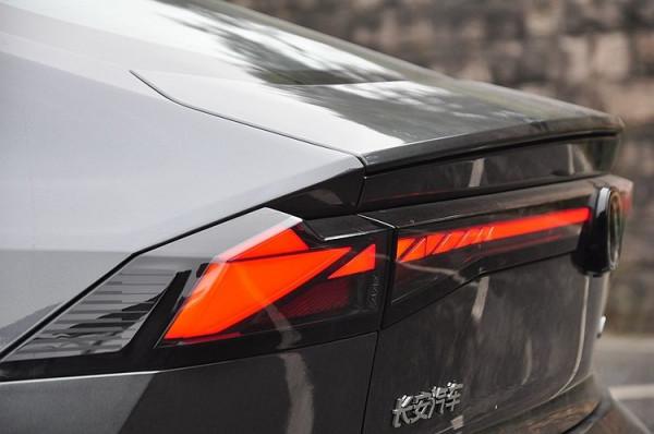 試駕即將上市的長安UNI-V：個性十足 效能更佳