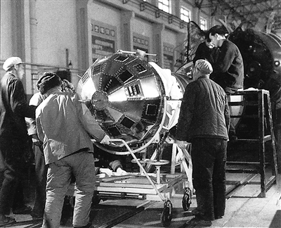 “兩彈一星”精神 科技報國勇攀高峰 “兩彈一星”精神 科技報國勇攀高峰