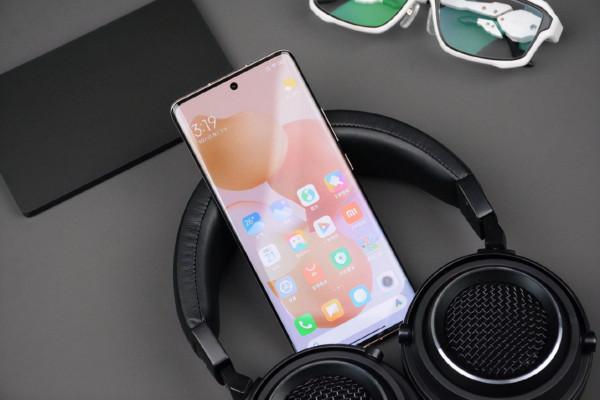 哪款手機自拍更厲害?八千多的蘋果意外敗給了兩三千的國產機 哪款手機自拍更厲害?八千多的蘋果意外敗給了兩三千的國產機