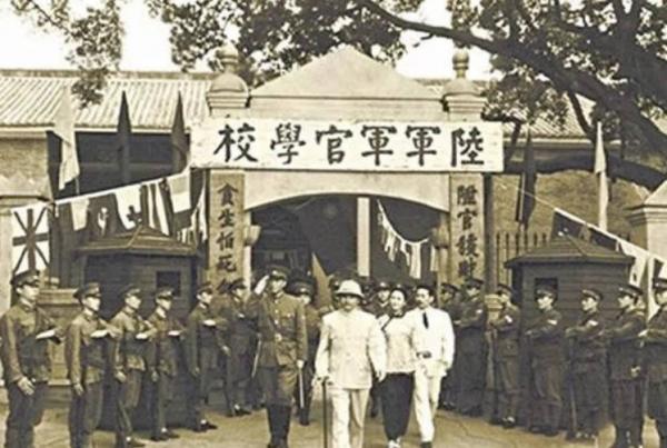 從黃埔軍校走出四位元帥，一位23歲當了軍長，一位是方面軍總指揮