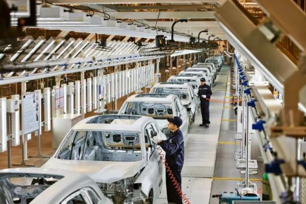 大半個車圈為小米“發燒”，誰來承載雷軍的造車夢？