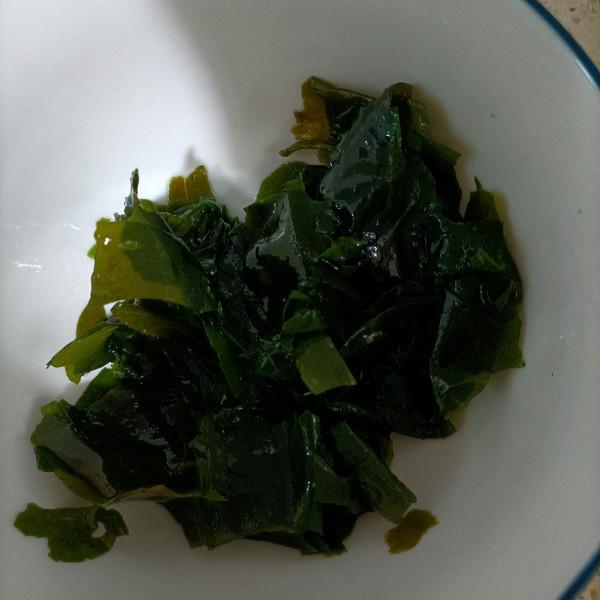 海裙帶豆腐蝦滑湯，鮮掉眉毛