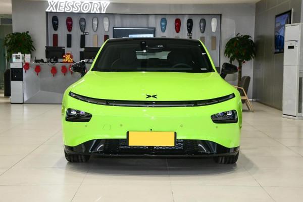 軸距近3米配“剪刀門”，位元斯拉跑得還遠，實拍小鵬P7鵬翼版