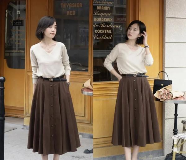 秋季有一種穿搭叫“針織衫+半裙”，簡單好看又舒服，優雅又舒服