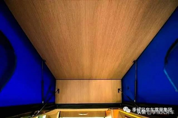 江鈴福特途睿歐升頂房車,不足5米卻能4人睡臥,還可進地庫 江鈴福特途睿歐升頂房車,不足5米卻能4人睡臥,還可進地庫