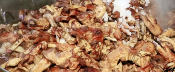 河南帥哥女婿賣羊蹄,一天600斤賣2萬,顧客說好吃得想跺腳 河南帥哥女婿賣羊蹄,一天600斤賣2萬,顧客說好吃得想跺腳