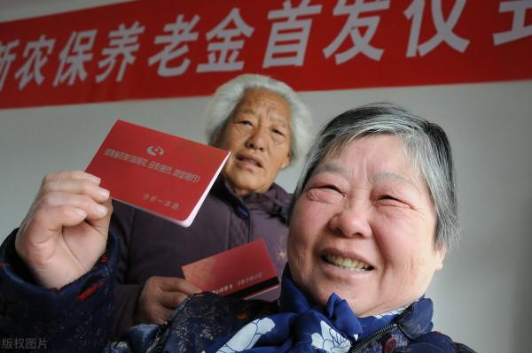 農民交養老保險，滿15年，500元和2000元檔，退休後能差多少？